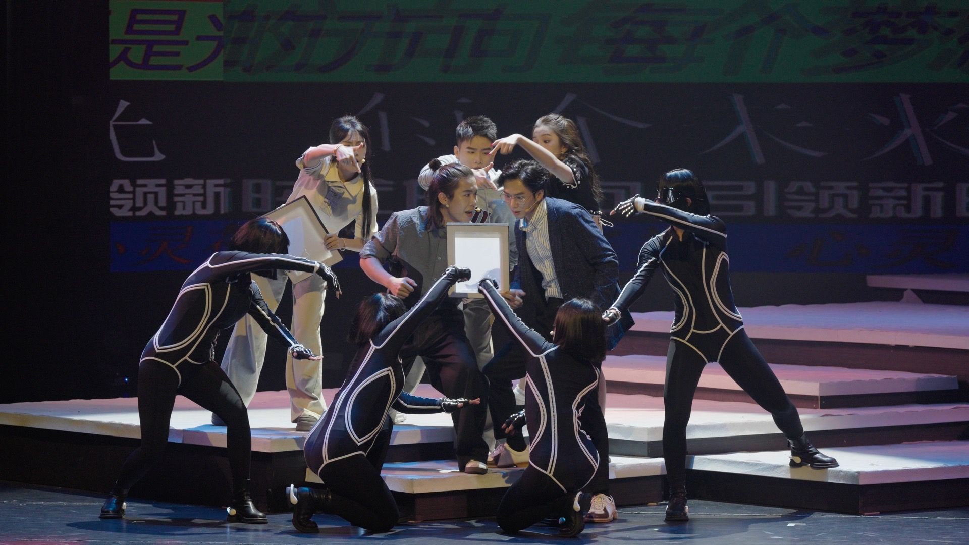 講述當代深圳媒體人的「破繭」與堅守 深大原創音樂劇《潮起灣區》首演