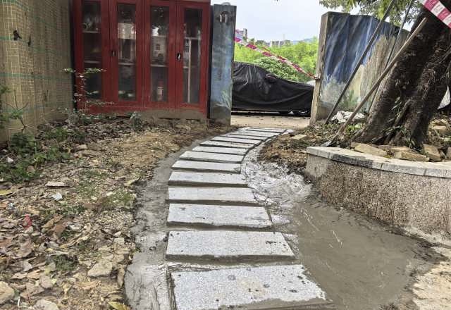 深圳葵涌三溪社區「泥濘土路」升級「暖心便道」