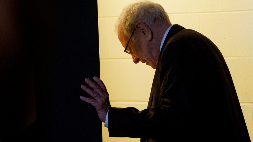 巴郡股神溢價退潮 巴菲特宣布交棒後股價累跌12%跑輸大市