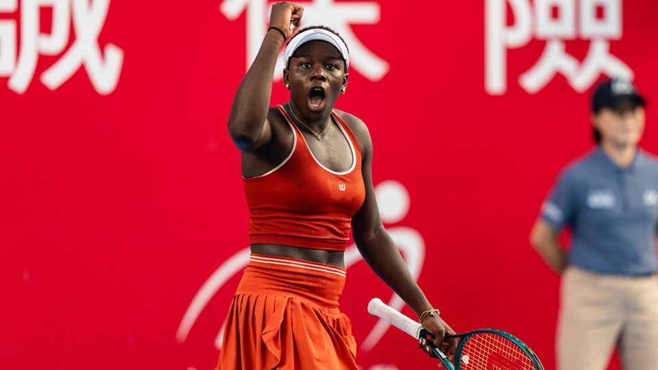 香港網球公開賽｜晏寶高挫布莎單打奪冠 蔣欣玗王雅繁雙打奪冠