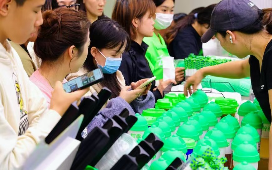 三登進博舞台：檸季從湘味到世界味 展示中國茶飲的力量