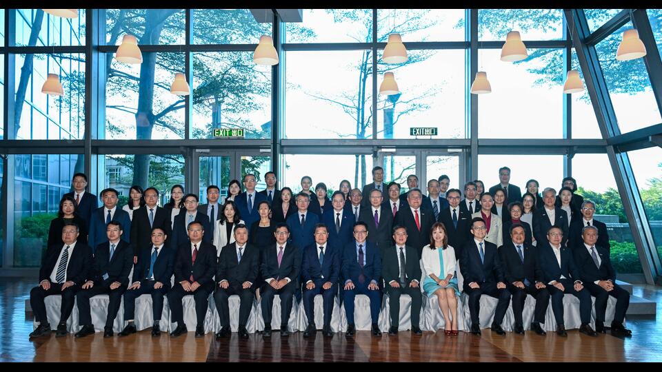 孫東與科技部副部長陳家昌主持內地與香港科技合作委員會第十九次會議