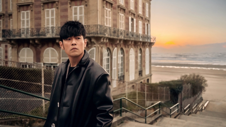 周杰倫出道25周年發文：還是「哎呦不錯這個屌」的我