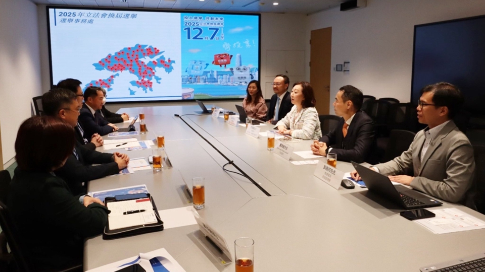 孫東晤電訊服務供應商管理層 討論籌備立法會選舉網絡服務進展