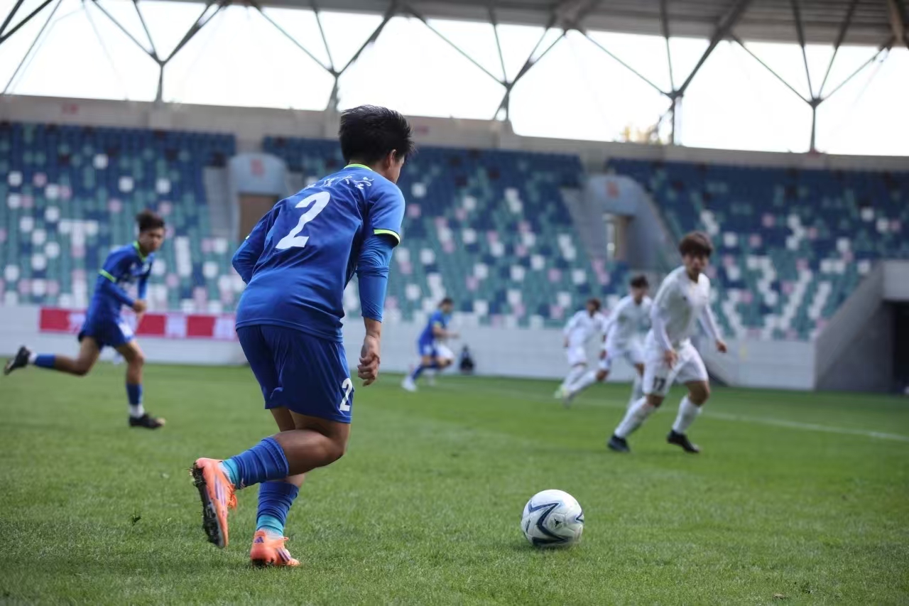 江漢大學男足摘得首屆高校足球運動專業足球聯賽銀牌