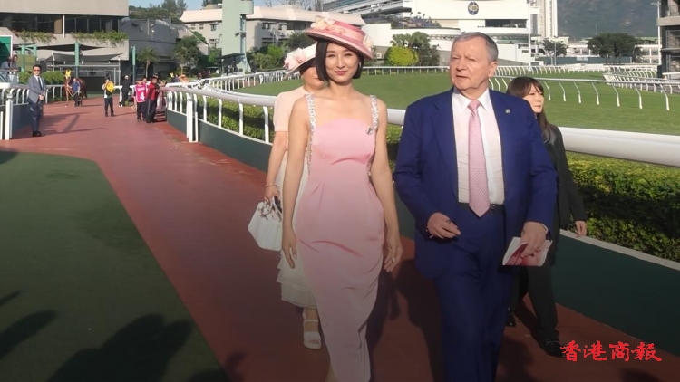 有片丨婦女銀袋賽形象大使高海寧 粉紅女神登場