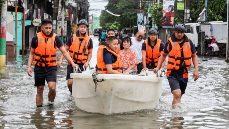 「鳳凰」襲菲律賓釀至少8死 逾140萬人疏散 總統宣布進入災難狀態一年