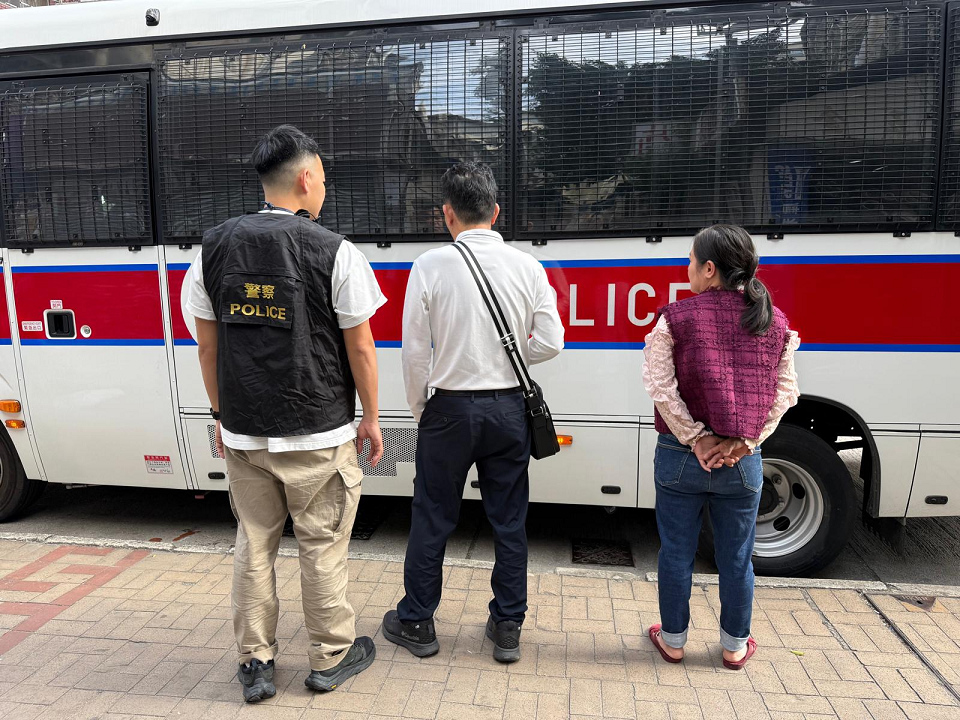 警方上水破麻雀賭檔 拘12人包括八旬男主持