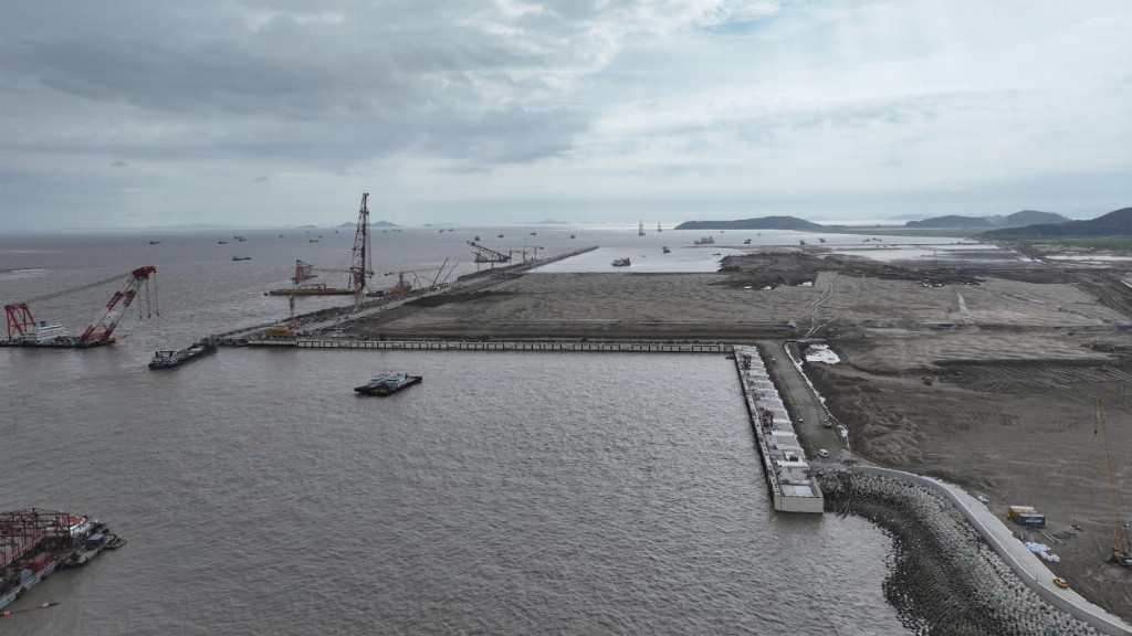 洋山港小洋山北作業區首個工程通過交工驗收