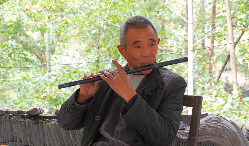 黟縣青石「會唱歌」 西遞鎮余香石笛復活記