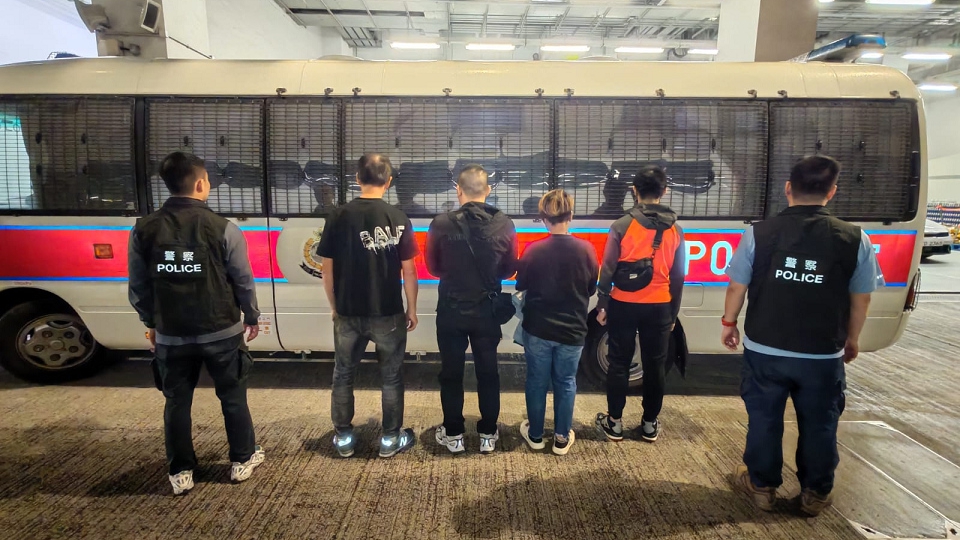 警方搗破油麻地兩個釣魚機賭檔 拘捕9名男女