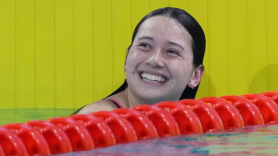 有片｜香港「女飛魚」何詩蓓首戰全運會200自奪金