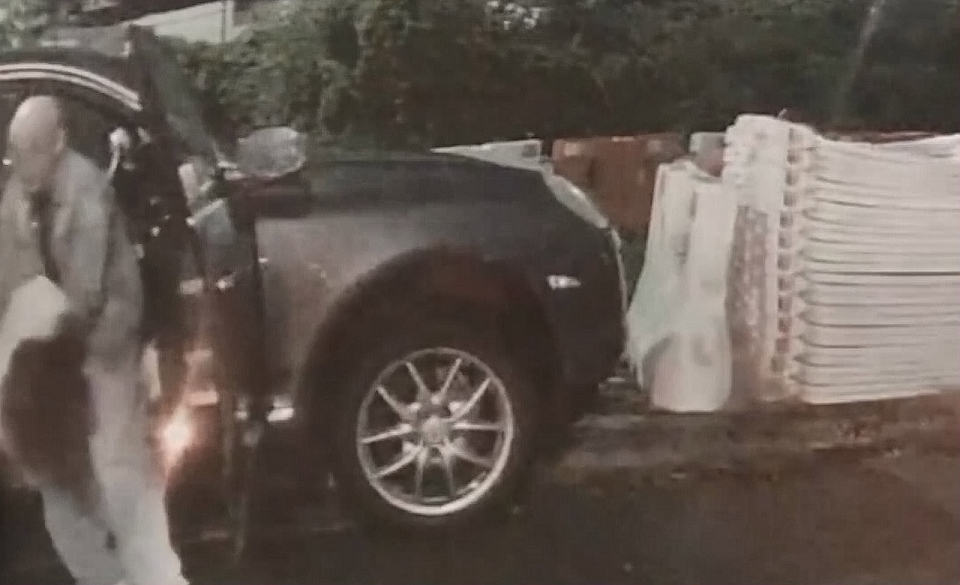 有片〡上水女子車廂內捱捧 網民熱議：拳拳到肉、仿如謀殺　