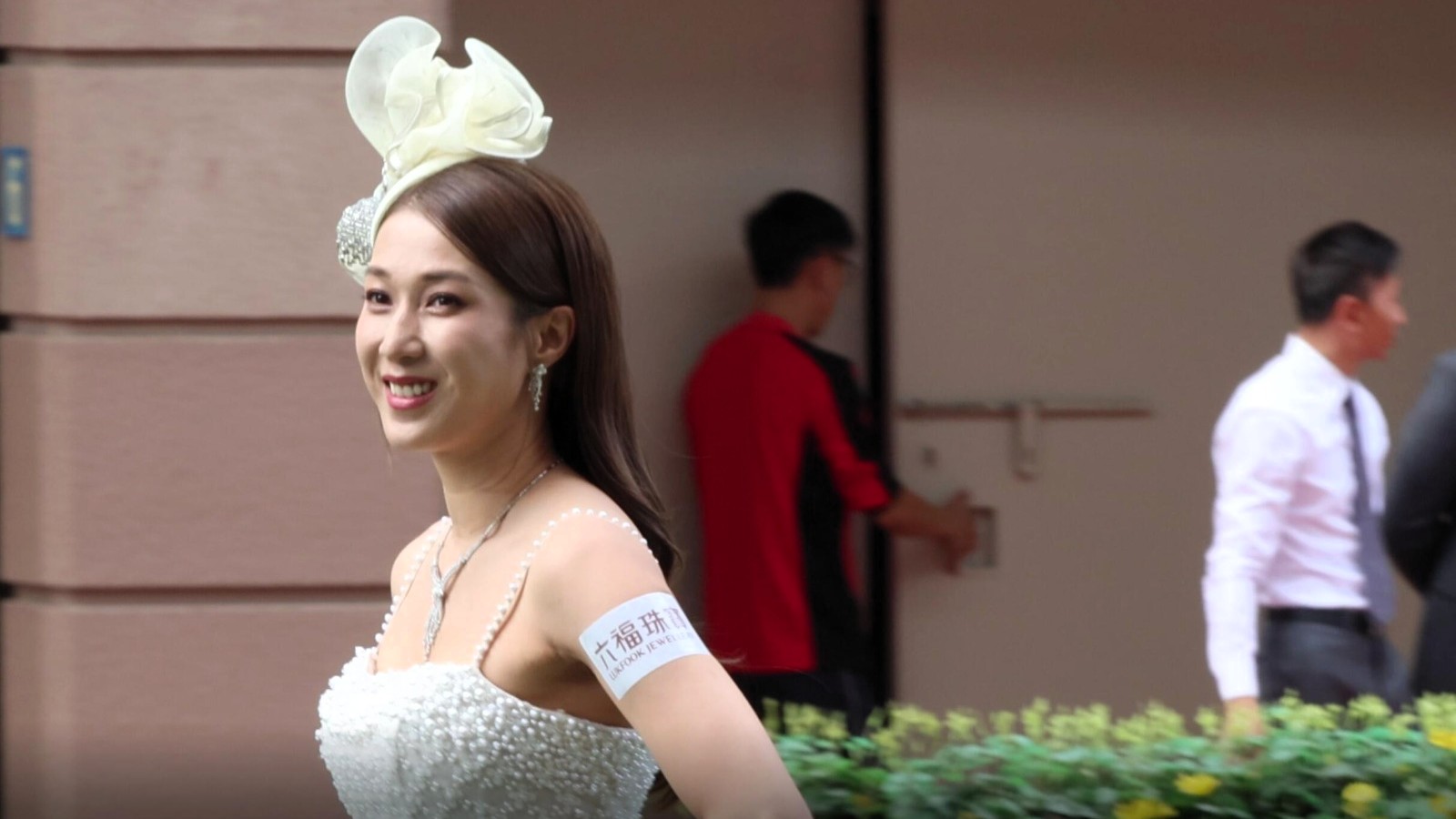 有片丨微博熱搜傳婚變 鍾嘉欣現身否認大讚老公值110分