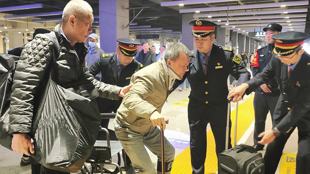 術後旅客千里出行遇難題 Z12次列車暖心護航顯溫情