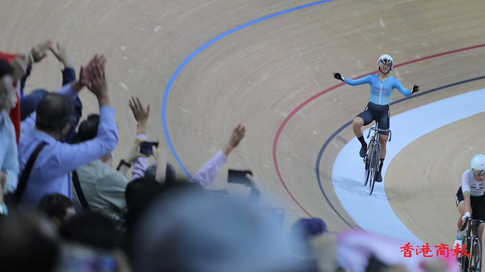 教大祝賀精英運動員學生李思穎十五運會勇奪三金