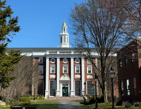 美報告：今年赴美高校留學新生人數同比減少17%