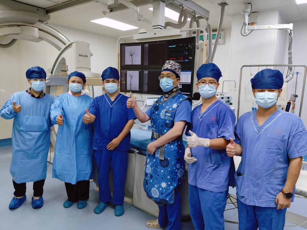 改寫未來，深圳智造再破局！國產二代介入機器人完成神經介入國內首例手術