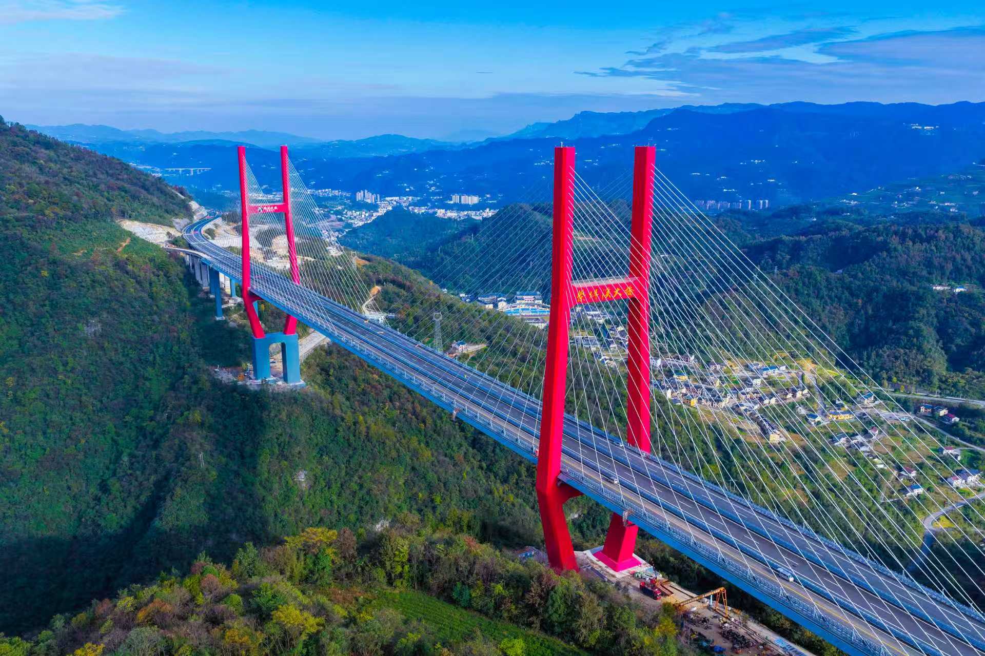 雲端作畫！宜來高速柴埠溪特大橋塗裝完成