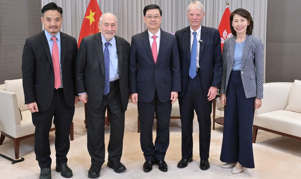 李家超與諾貝爾經濟學獎得主會面 就經濟及創科等交流意見