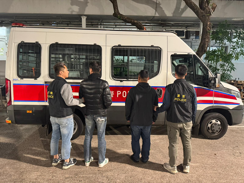 警方深水埗反毒品行動 拘兩男檢176萬元海洛英