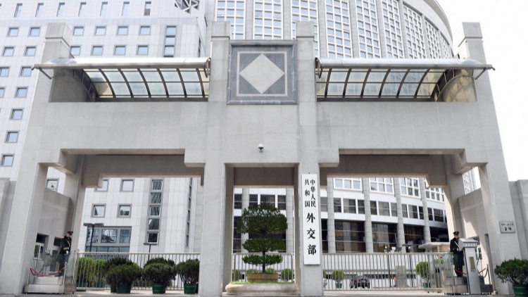 外交部：「日本官員低頭聽講」畫面或為日媒拍攝