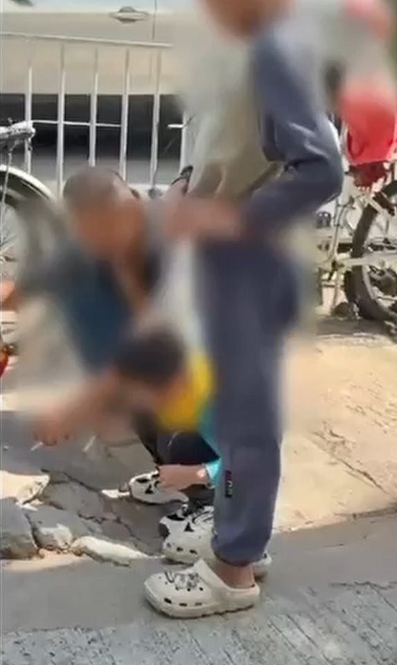 有片〡元朗3歲童疑與祖父吸煙 網民義憤發片譴責