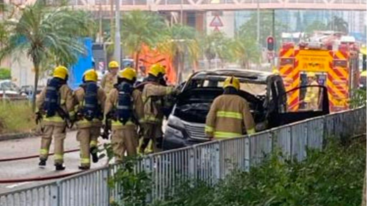 天秀路七人車起火 近天水圍香島中學慢線封閉