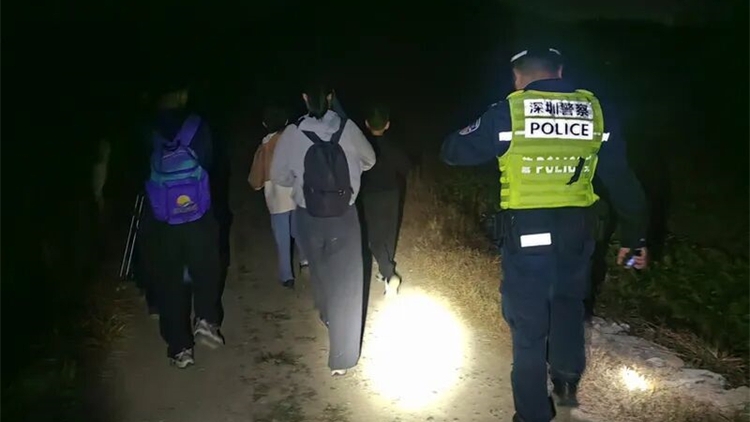 深圳16人深山失聯斷水斷糧 警察2小時成功救援