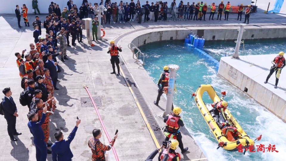 有片丨國際水域救援技術交流會議今日開幕  消防處舉行水域救援示範 展示高科技設備