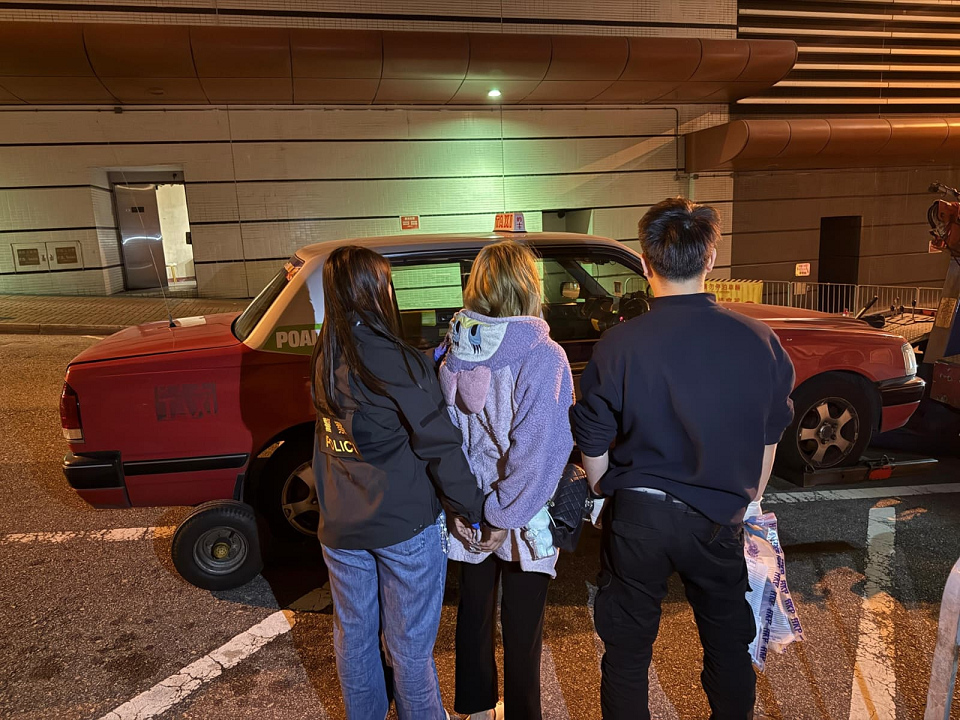 警方觀塘反毒品行動 拘女拆家檢2.9萬元毒品