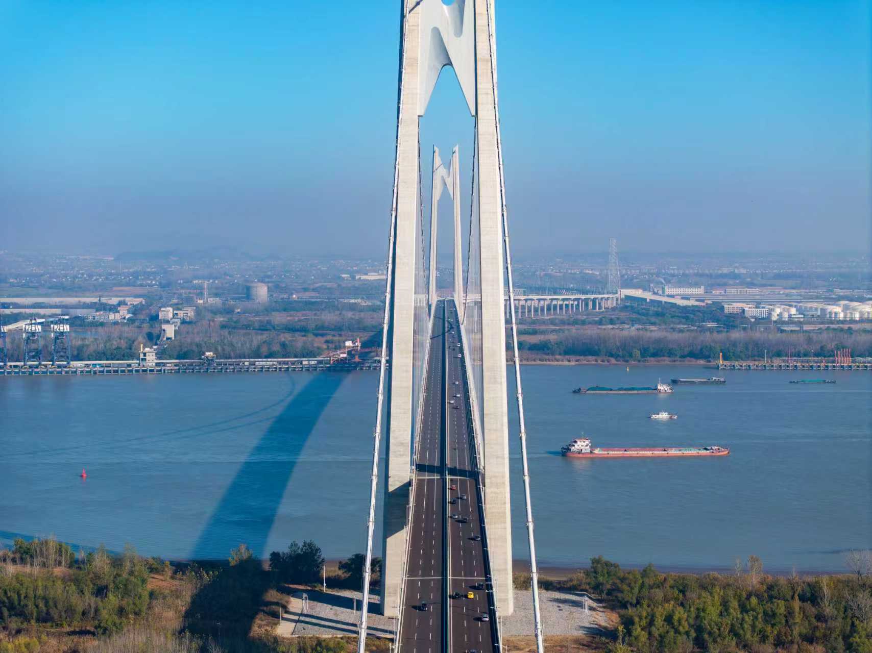 在漢央企築通途!南京新生圩長江大橋通車