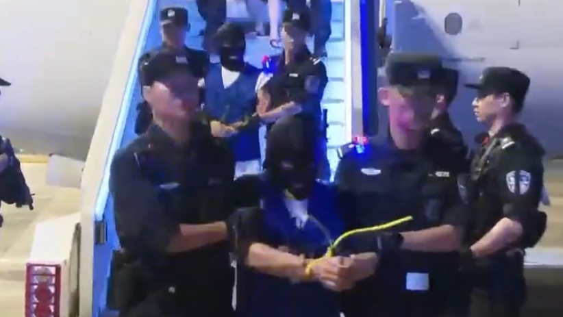 11名私彩賭博犯罪嫌疑人從馬來西亞被押解回國