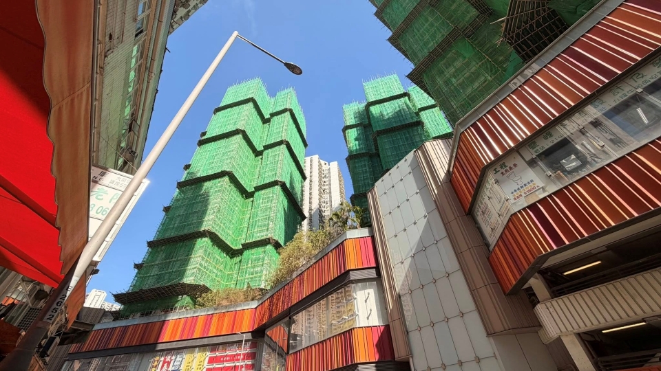 宏福苑大火 | 有屋苑張貼通告禁止工人在棚架吸煙 並商討是否撤換工程顧問鴻毅 