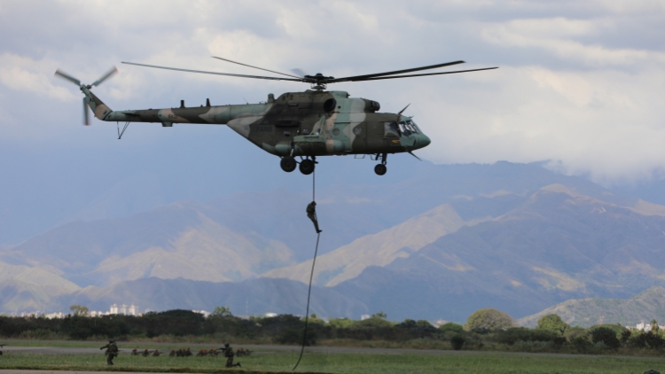 委內瑞拉啟動所有多邊機制應對「美國封鎖空域」 美國指將通過陸路打擊「毒販」