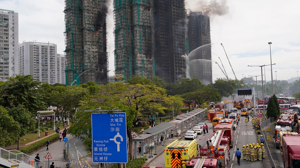 宏福苑大火｜吐露港公路往九龍方向大埔墟支路解封 東鐵今日加密班次