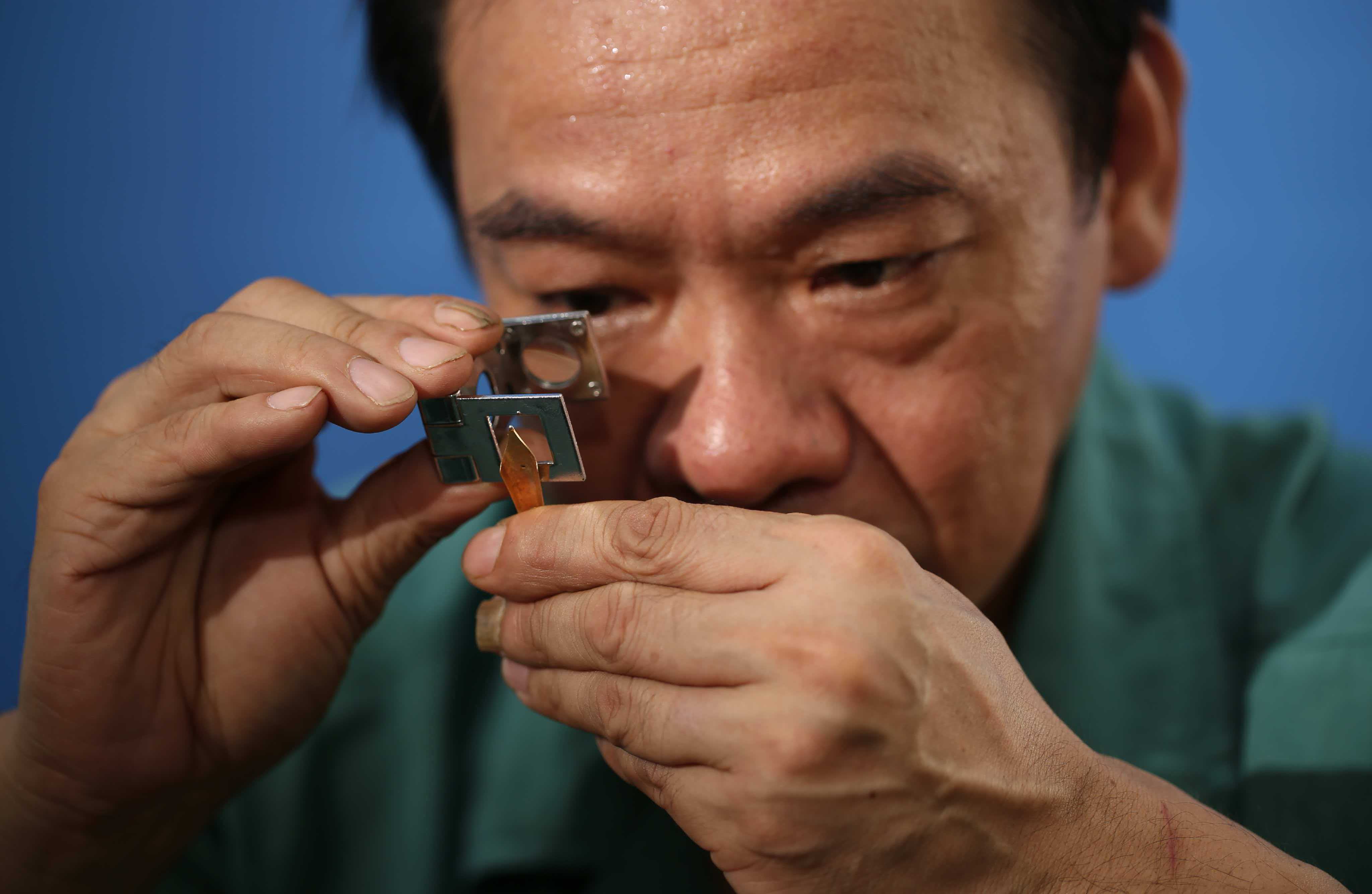 上海工匠劉根敏：香港回歸金筆是我人生最滿意的作品