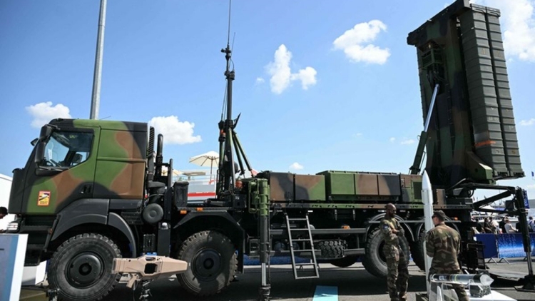 台軍方承認天價軍購預算受美方「指導」