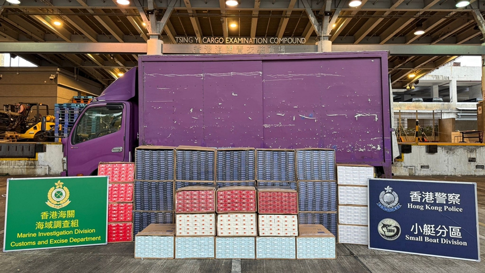 水警聯合海關於大潭水域反走私 檢值270萬元私煙