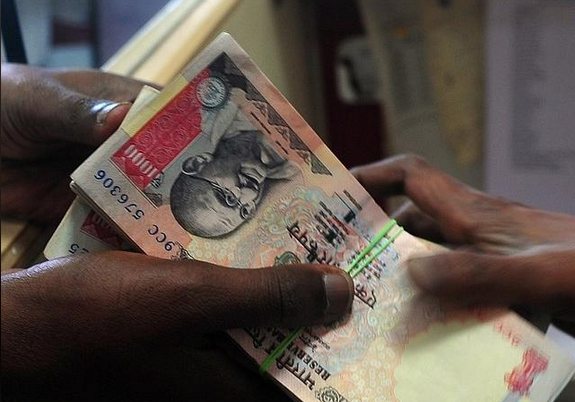 印度盧比對美元匯率跌至歷史新低 