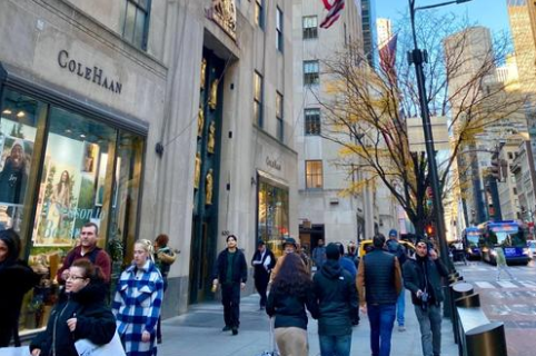 美國11月私營部門就業意外減少3.2萬個 