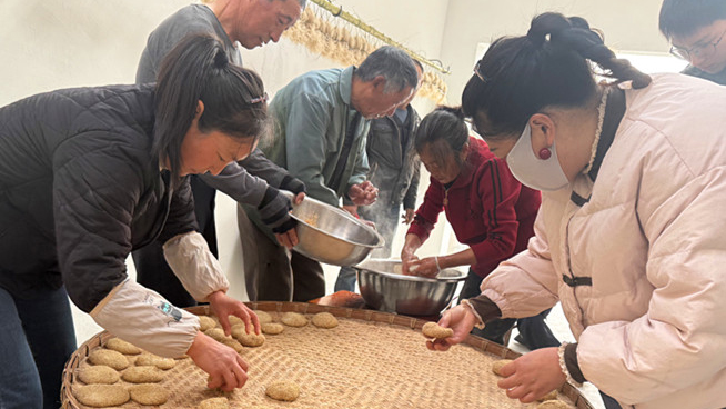 皖黟縣漁亭鎮：石臼糍粑軟糯香 古黟民俗韻味長