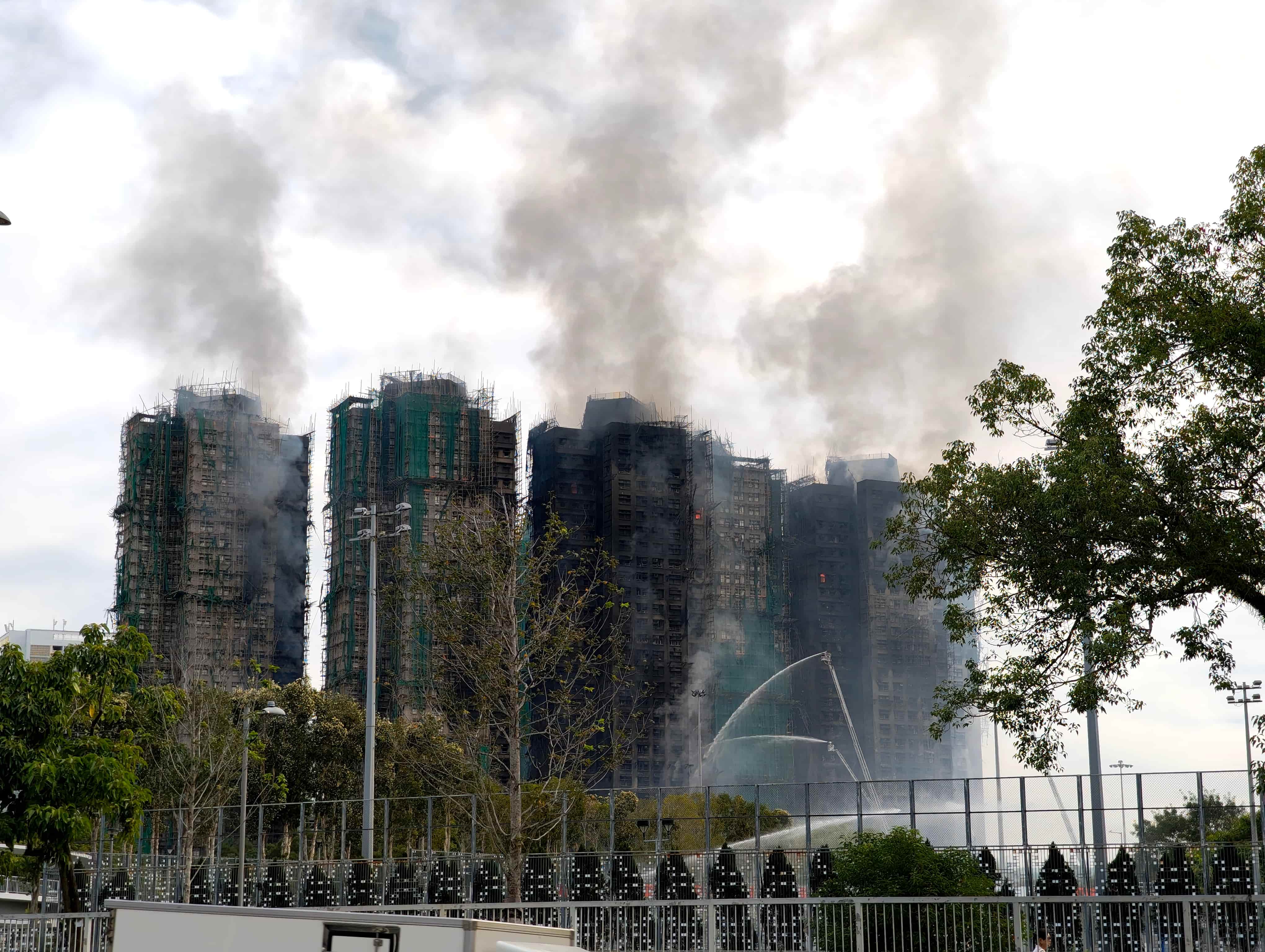 瓊籍鄉親與企業同心賑災 攜手籌逾1700萬支援大埔火災居民