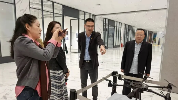 寶安區政協委員參觀「2025深圳低空經濟攝影展」 共話科技與藝術融合新篇章