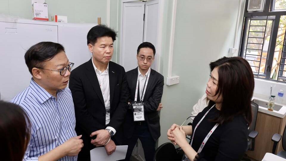 張國鈞湯文龍探訪大埔過渡屋　籲選民踴躍投票支持善後重建