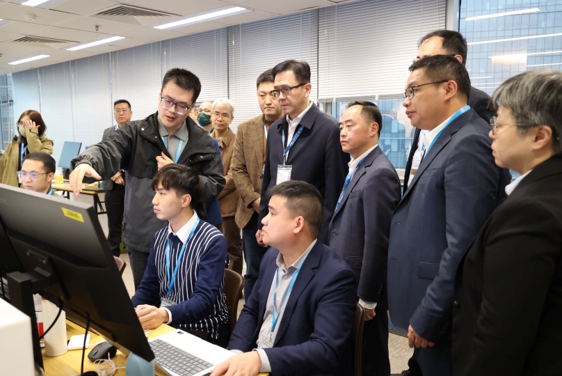 立法會選舉 | 孫東視察選舉事務處中央指揮中心 確保選舉發票保持暢順