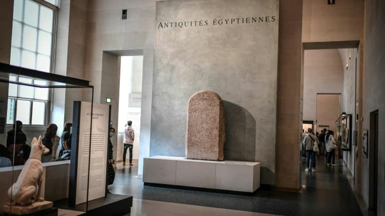 羅浮宮埃及古物圖書館發生嚴重漏水 多部古籍受損