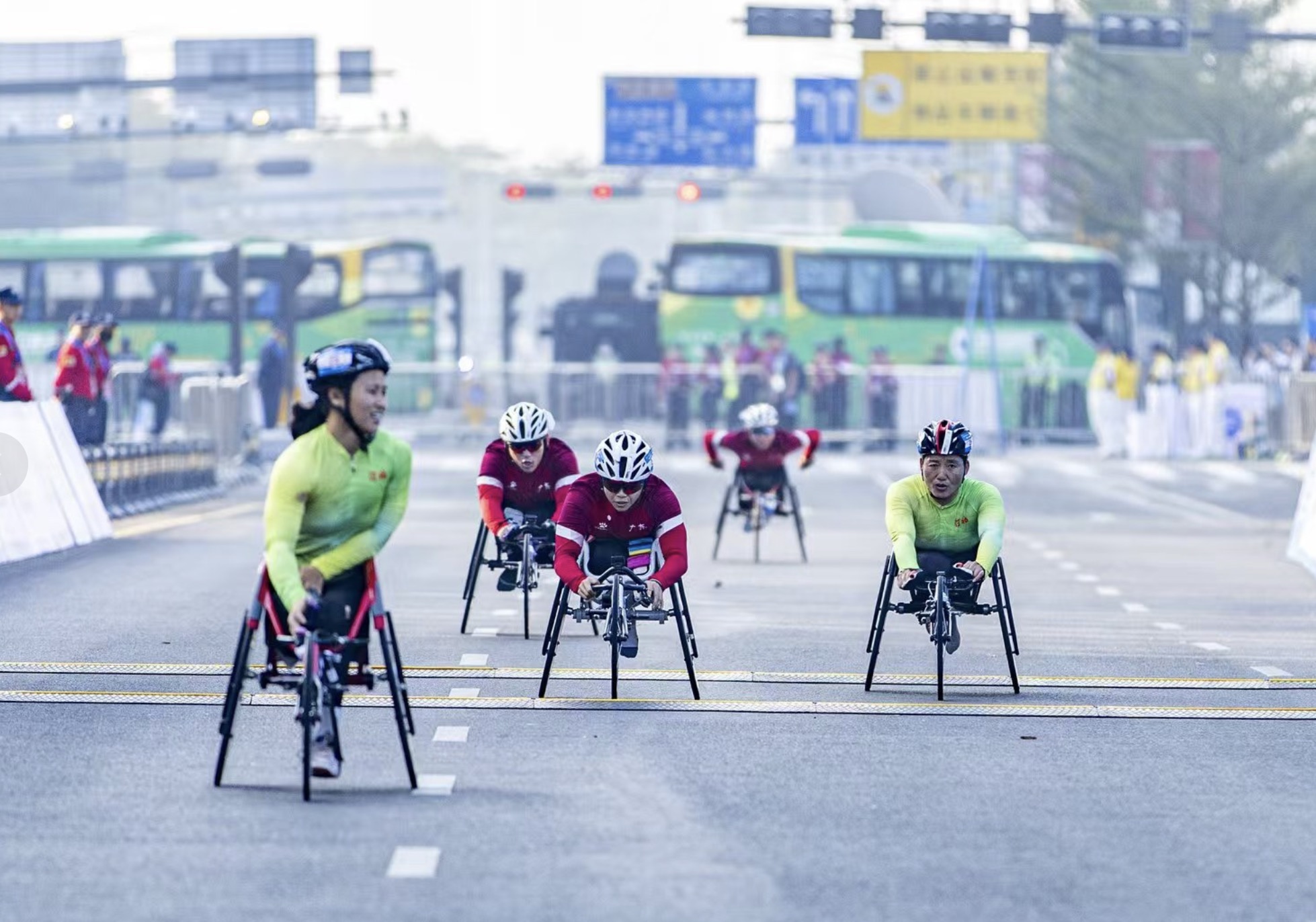 有片丨「雙馬」齊驅耀鵬城 山海賽道見證自強與融合