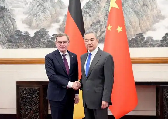 王毅：台灣地位已被「七重鎖定」