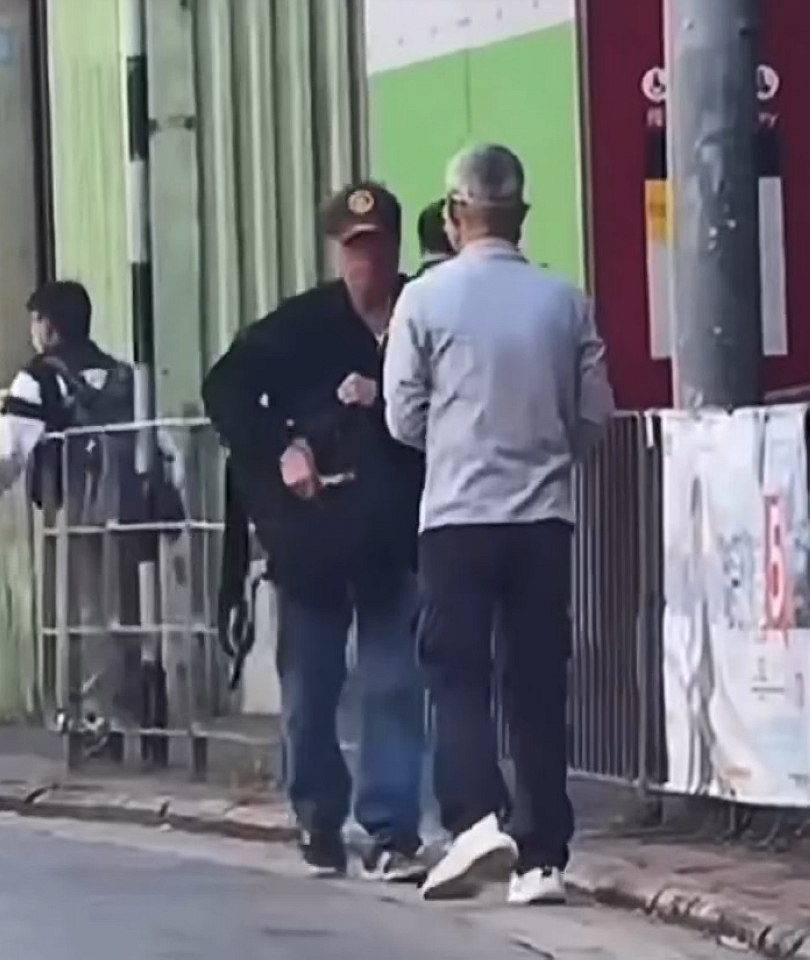 有片〡六旬男石硤尾街頭持刀施襲 網民譴責：當街割人！ 